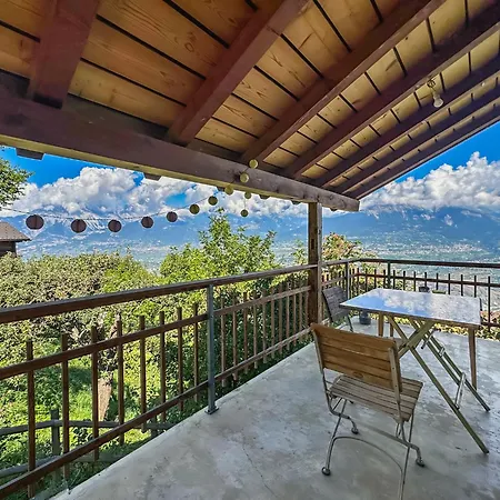 Alpine Nest Chalet, Stunning Mountain Views Alpesi faház *