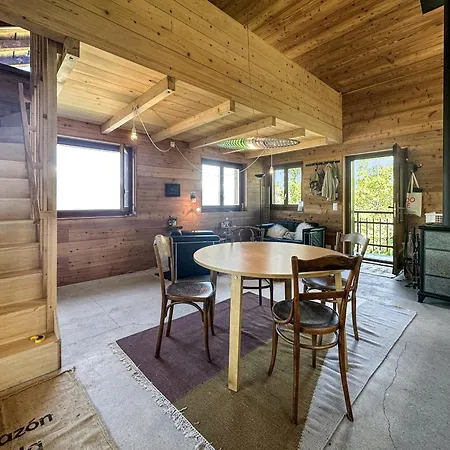 Alpine Nest Chalet, Stunning Mountain Views Alpesi faház Agettes